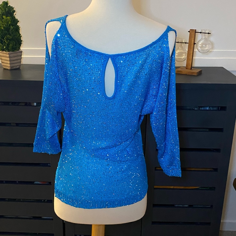 Bebe cutout shoulder sequin knit top blue XS - Picture 3 of 6